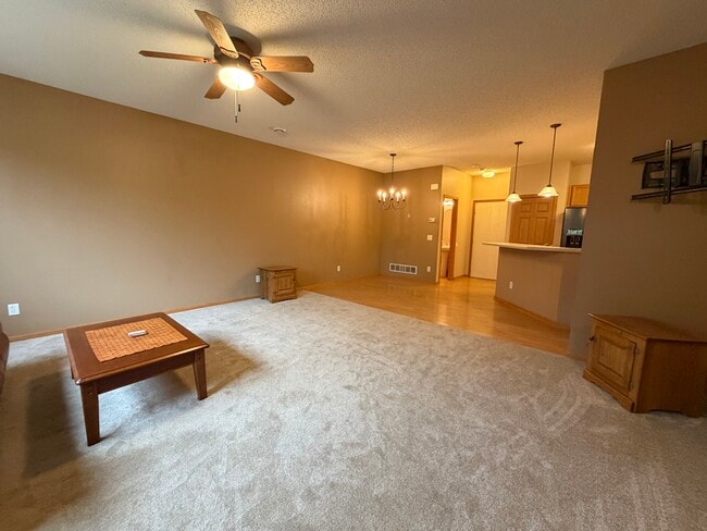 Building Photo - 11007 Oak Grv Cir