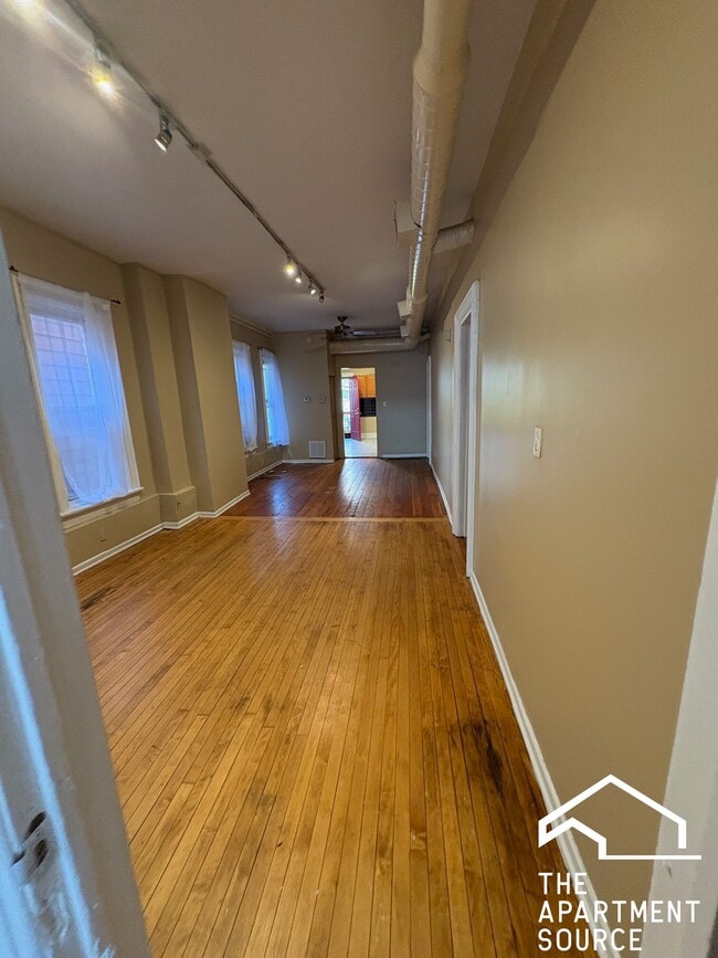 Building Photo - 1154 W 18th St