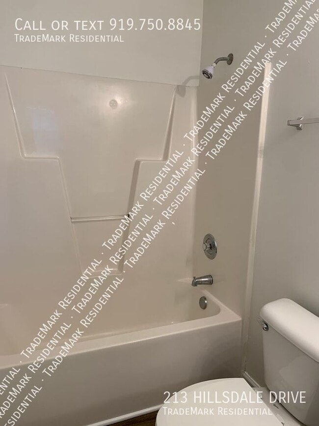 Building Photo - 213 Hillsdale Dr