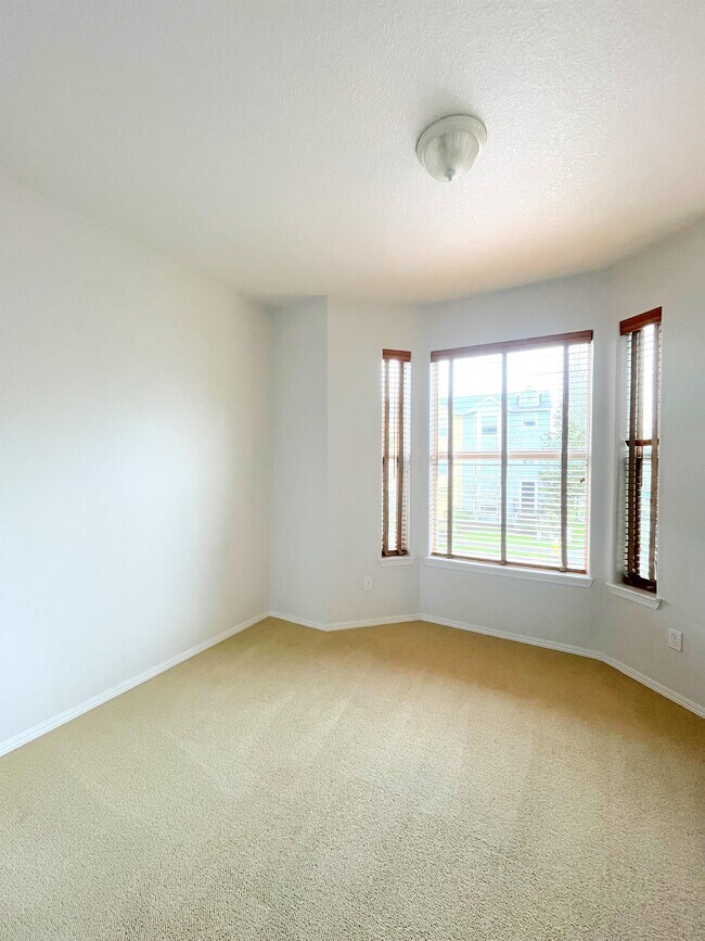 Building Photo - 20695 NW Painted Mountain Dr