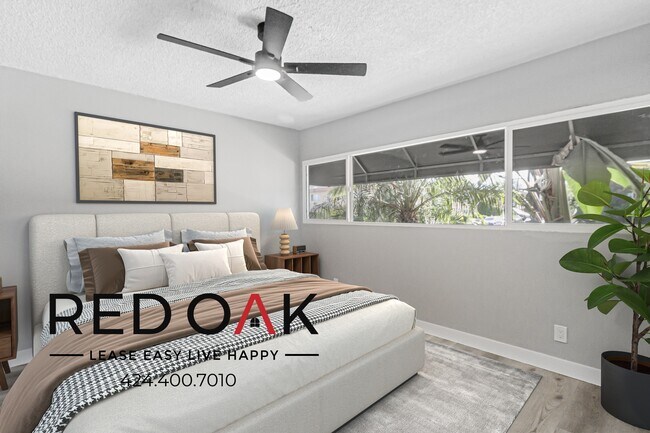 Building Photo - 15405 Vanowen St