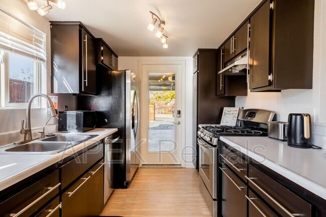 Building Photo - 61493 Desert Air Rd