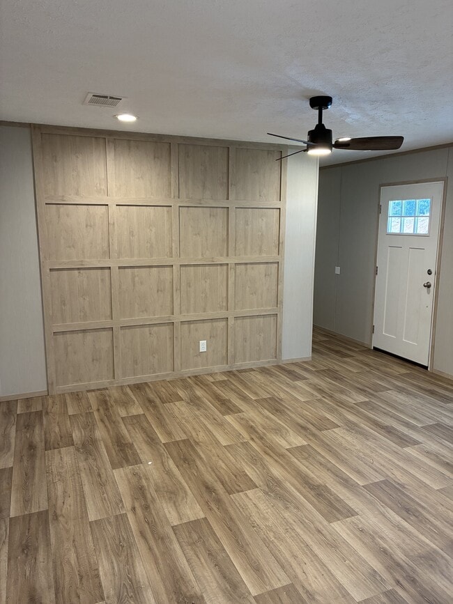 Building Photo - 120 Charles Pl