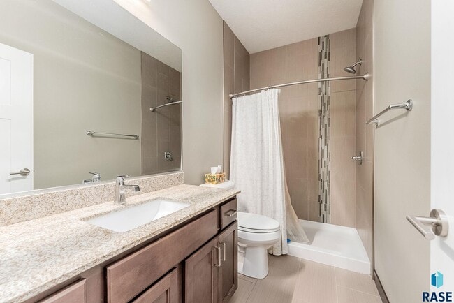 Building Photo - 226 E Residence Pl