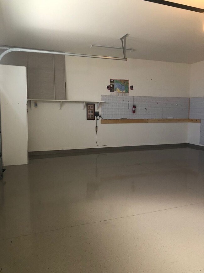 Building Photo - 4 Bedroom 2 Bath in Granville