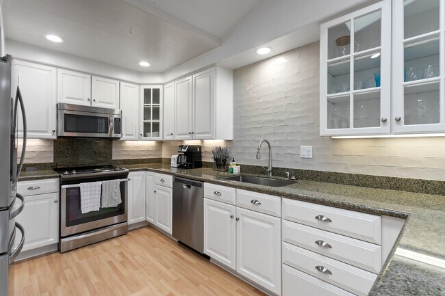 Building Photo - 579 S Sierra Ave