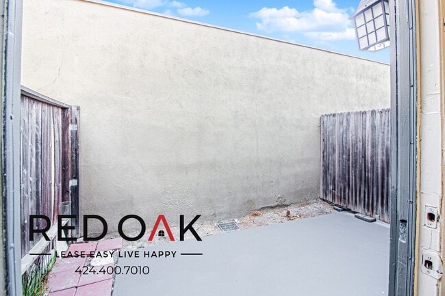 Building Photo - 4900 Clair Del Ave