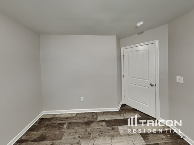 Building Photo - 537 Twyla Dr