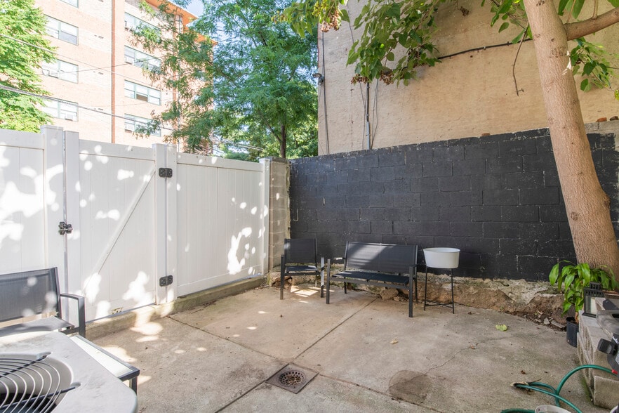 Building Photo - 1643 Fitzwater St