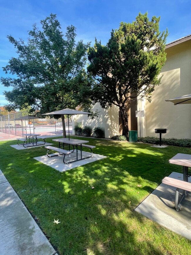 Building Photo - Condo in the most desired gated community ...