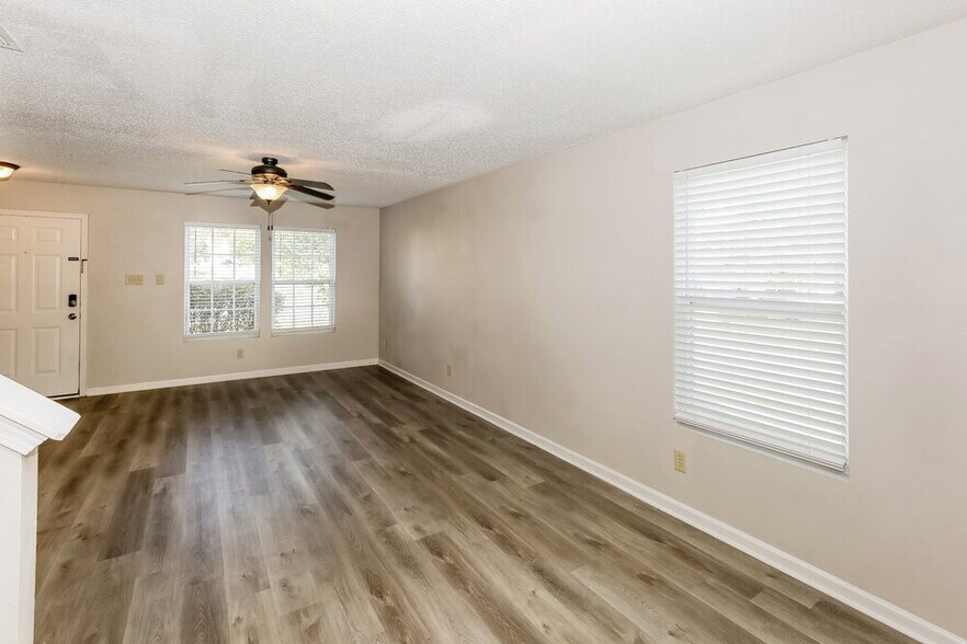 Building Photo - 803 Chastain Ave