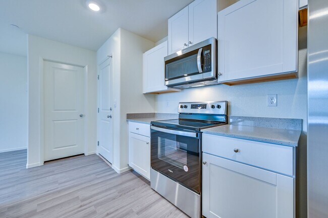 Building Photo - Brand New Townhouse!!! All Appliances incl...