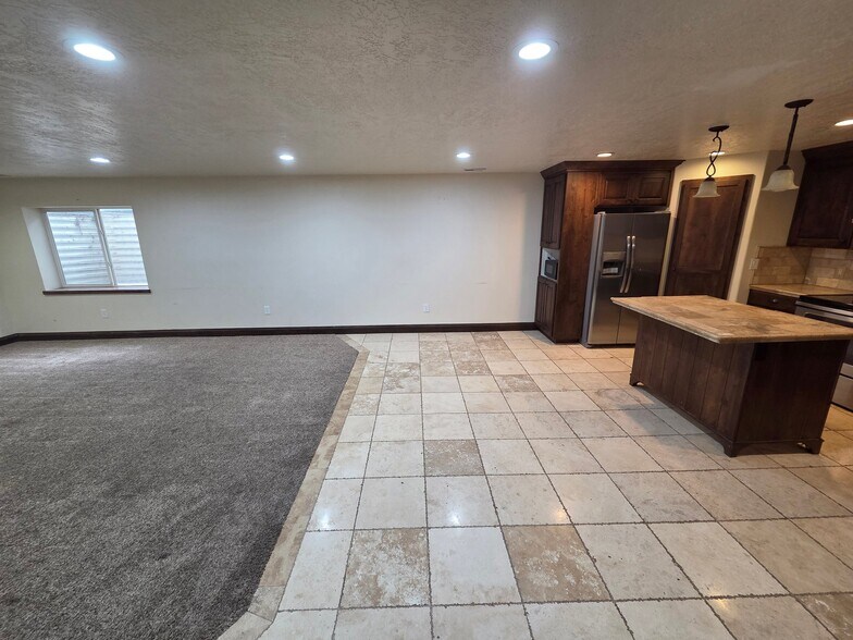 Building Photo - 10313 N 6530 W