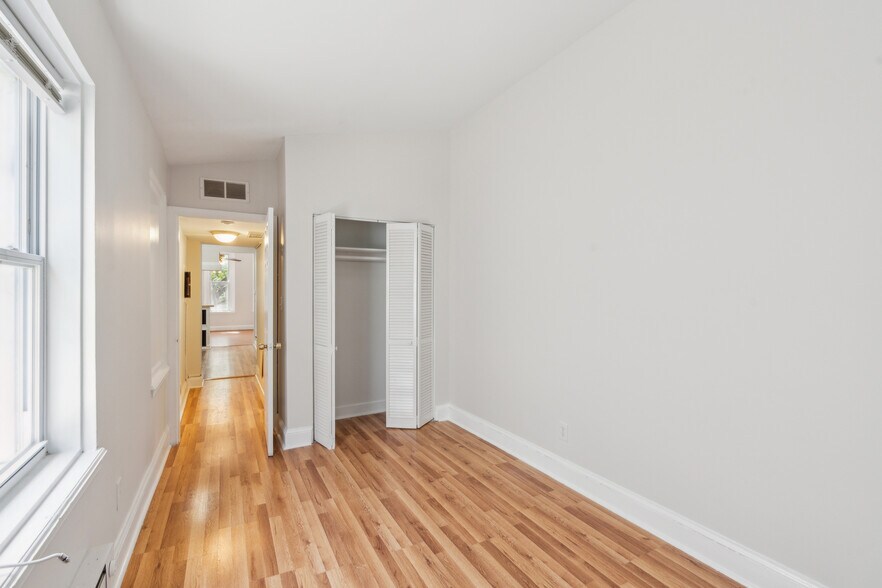 Building Photo - 822 W Lombard St