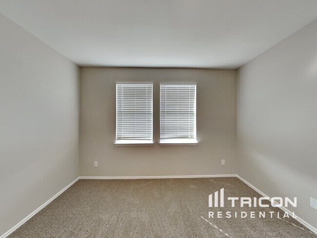 Building Photo - 207 Moonlight Dr