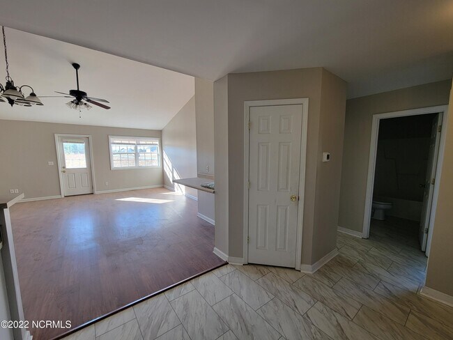 Building Photo - 109 Daughety Ct