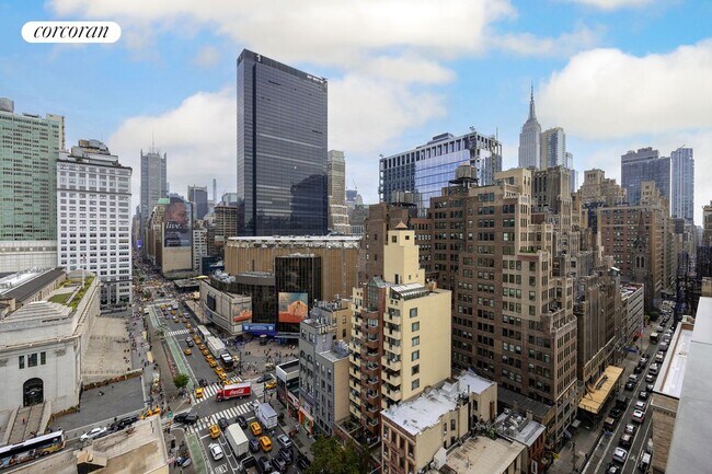 Building Photo - 300 W 30th St
