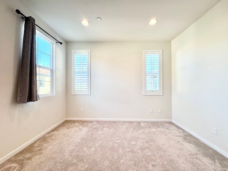 Building Photo - 1117 Genco Terrace