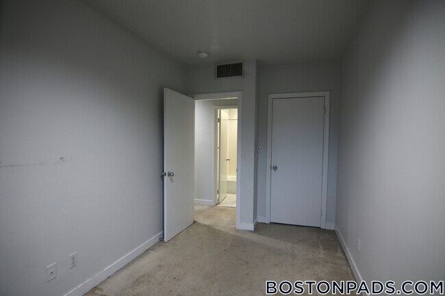 Building Photo - 548 Columbus Ave