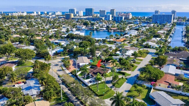 Building Photo - 2601 NE 8th Ct