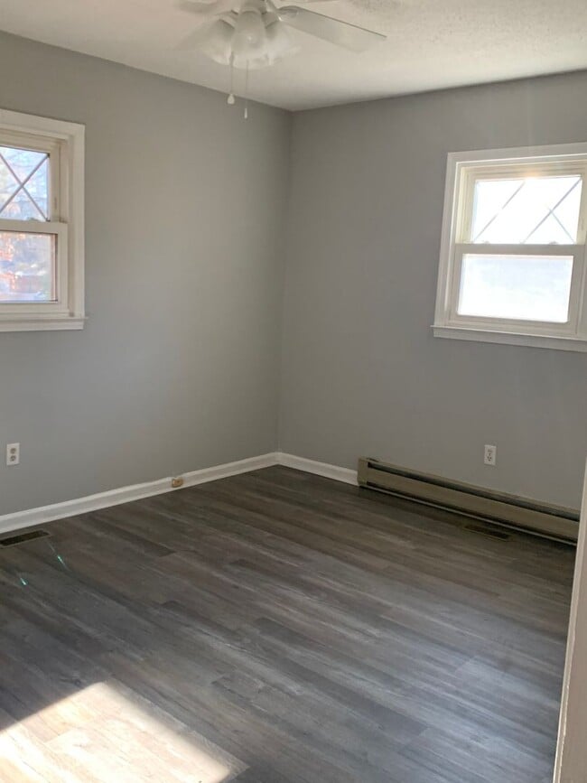 Building Photo - 3 Bedroom Salisbury Home
