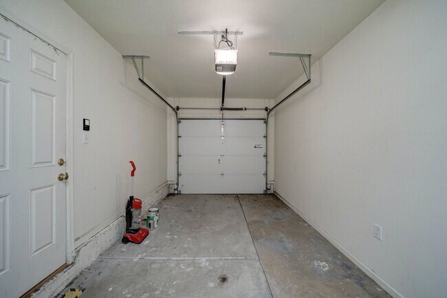 Building Photo - 3301 W Loma Ln