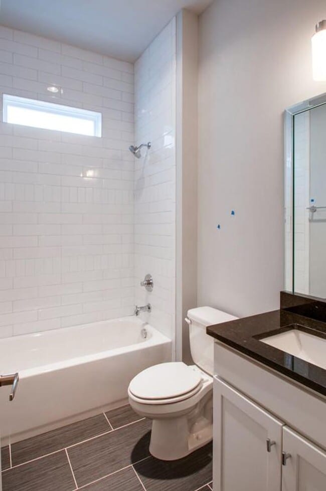 Building Photo - Stunner in the Arts District