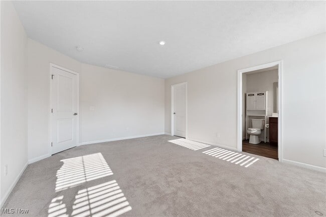 Building Photo - 3383 Jackson Park Dr