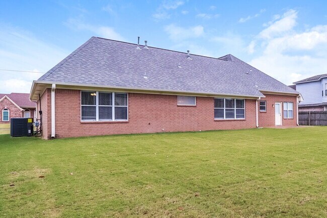 Building Photo - 6411 Braybourne Pl