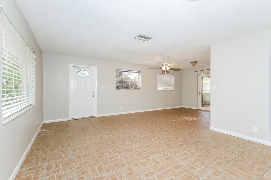 Building Photo - 201 Newcastle St