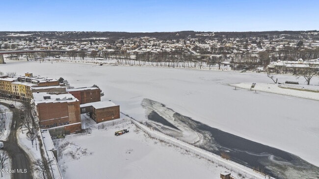 Building Photo - 5 Broadway