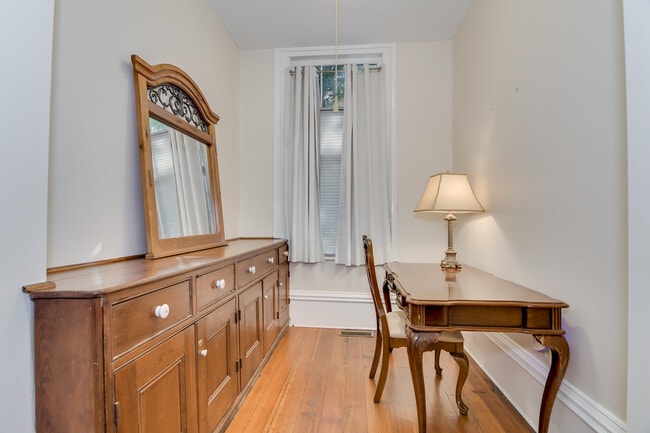 Building Photo - 629 Greene St