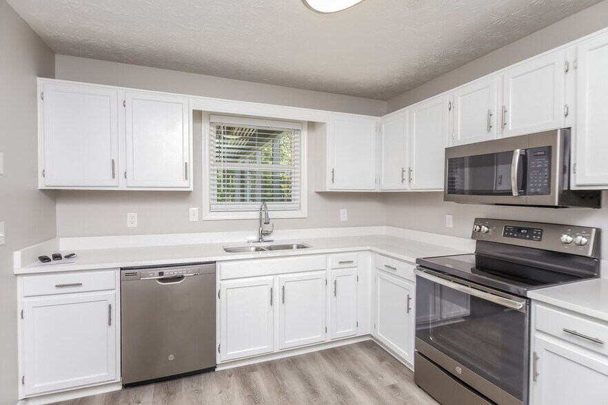 Building Photo - 909 N Lassetter Cir