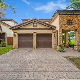 Building Photo - 363 NE 25th Ter