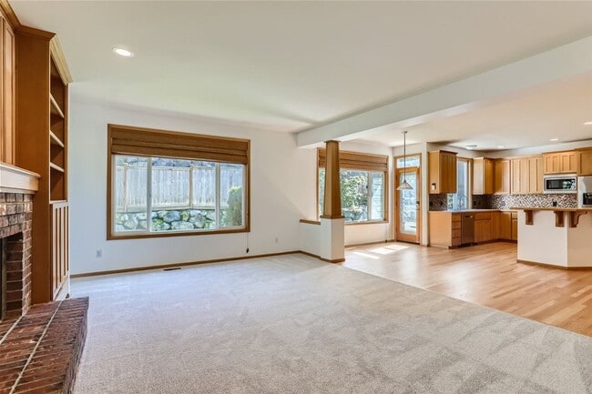 Building Photo - 4Bd/2.5Ba Redmond House