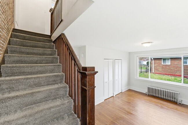 Building Photo - Beautiful, Newly Updated 3 Bedroom/1.5 Bath on quiet street near Pittsburgh's North side. AVAILAB...