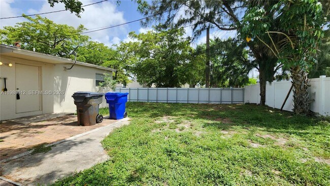 Building Photo - 841 N 69th Terrace