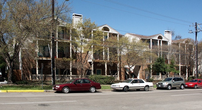Building Photo - Nueces Oaks Condominiums