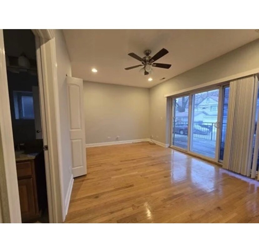 Building Photo - 3831 N Kedzie Ave