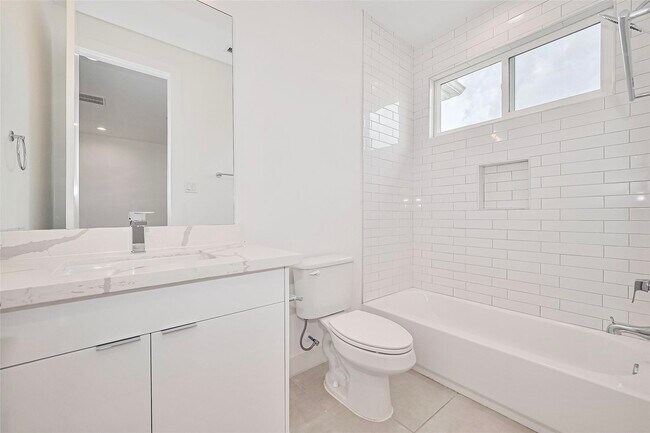 Building Photo - 3510 Hadley St