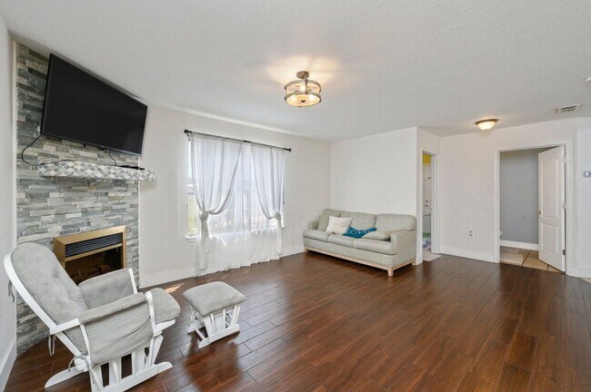 Building Photo - PRICE DROP!! Wonderful 4-Bedroom in Driftwood Estates