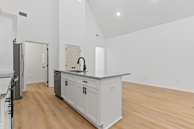 Building Photo - 116 Summer St