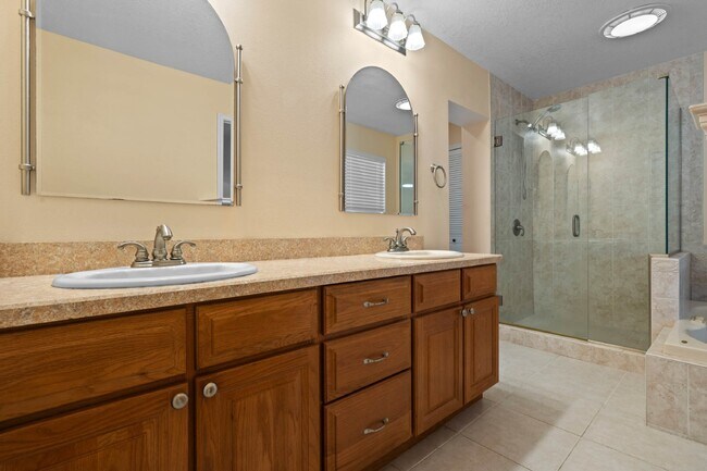 Building Photo - Charming 4-Bedroom Home with Pool on Large Lot in Longwood!