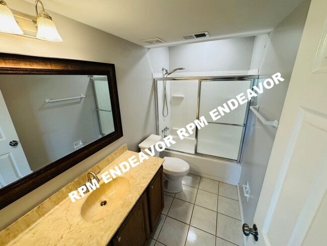 Building Photo - “Ballwin Beauty! Updated 2BR Condo with Bi...