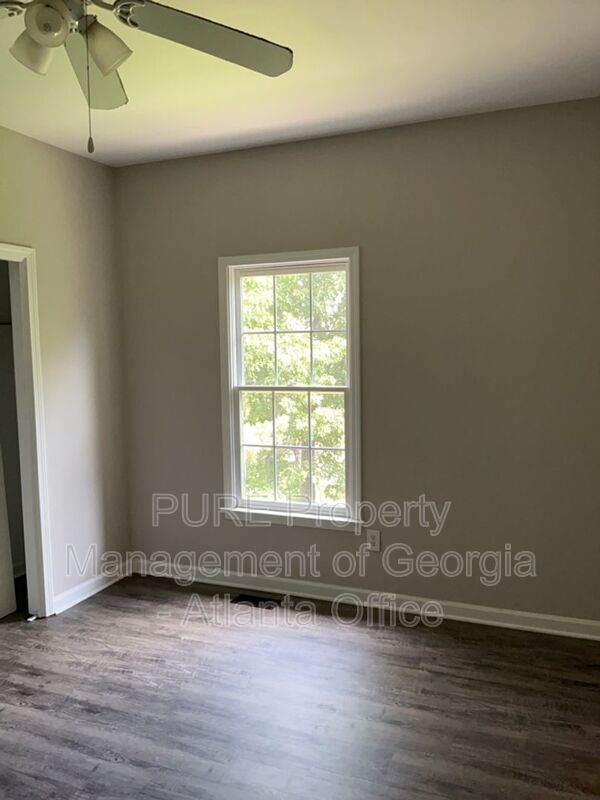 Building Photo - 27 N Hampton Dr