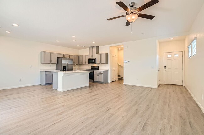 Building Photo - Spacious & Smart: Southern Highlands 4-Bed...