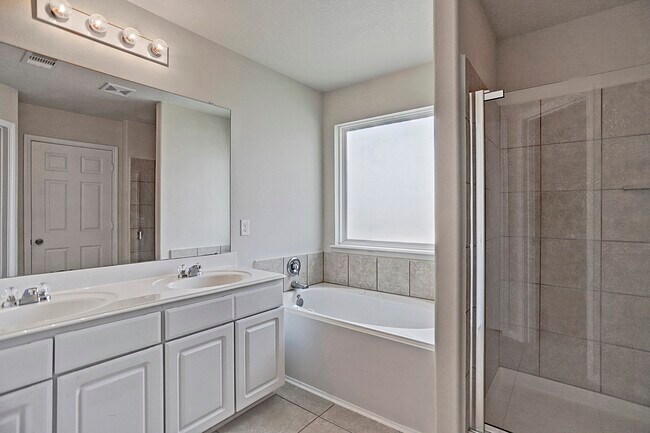 Building Photo - 9960 Hyacinth Way