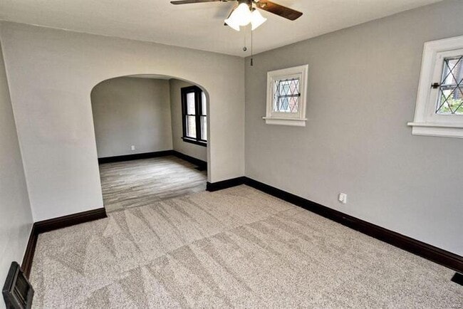 Building Photo - Fantastic 2bd/1ba home! Coming soon!