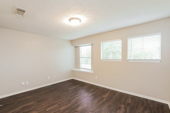 Building Photo - 6602 Bluebottle Ln