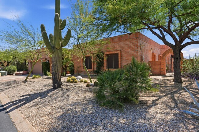 Building Photo - Pending/ Rented - Refined Desert Living in the Catalina Foothills